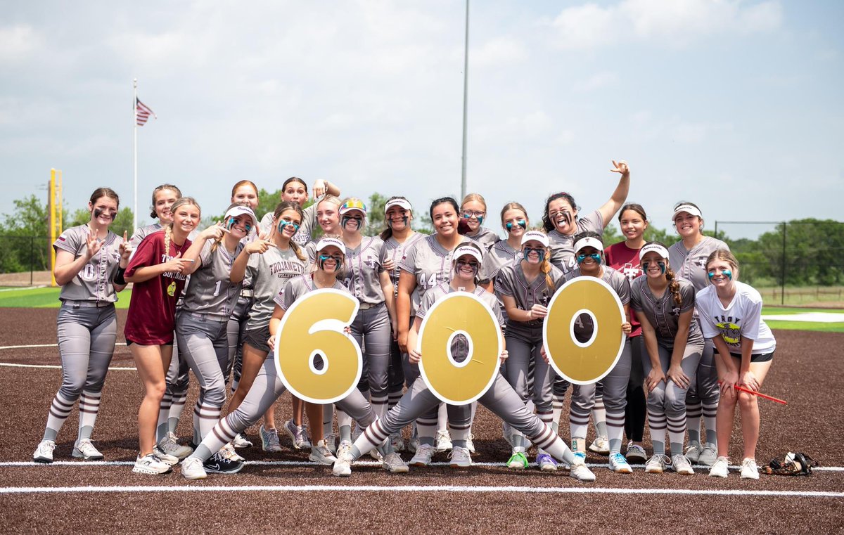 izzygarcia44's tweet photo. 600KS &amp; 2 bombs!!! I’m so blessed with the best support system ever🩷 ROUND ✌🏼 here we come🤗 @SoftballTemple https://t.co/iSiZhfI146
