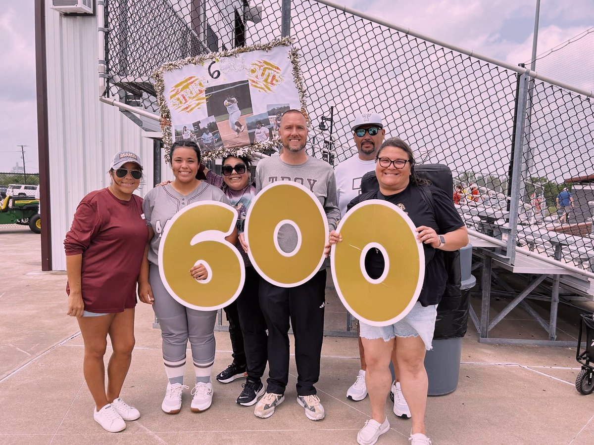 izzygarcia44's tweet photo. 600KS &amp; 2 bombs!!! I’m so blessed with the best support system ever🩷 ROUND ✌🏼 here we come🤗 @SoftballTemple https://t.co/iSiZhfI146