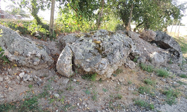 Dolmen à #HuisseauenBeauce (#LoirEtCher) Construction Néolithique. Dolmen (cad. A 787) : classement par liste de 1889.
Suite 👉 monumentum.fr/monument-histo…
#Patrimoine #MonumentHistorique