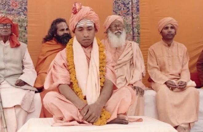 Very rare photo of Yogi Adityanath. - via SM Yogi Adityanath was initiated as a Sanyasi at very young age of 21 years. Generally, youngsters in their early 20s would be thinking of making money, enjoying with friends, etc. But here was a young karma-yogi who had decided to give