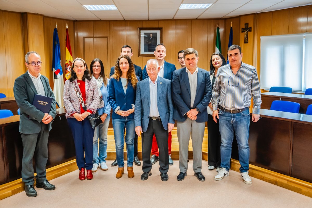 📖✍️ El Salón de Plenos del Ayuntamiento de Roquetas de Mar ha acogido la toma de posesión de un total de ocho trabajadores municipales como funcionarios bien carrero o interinos. 

Noticia 👉 bit.ly/3xXag5M

#TomadePosesión #RoquetasesServicio