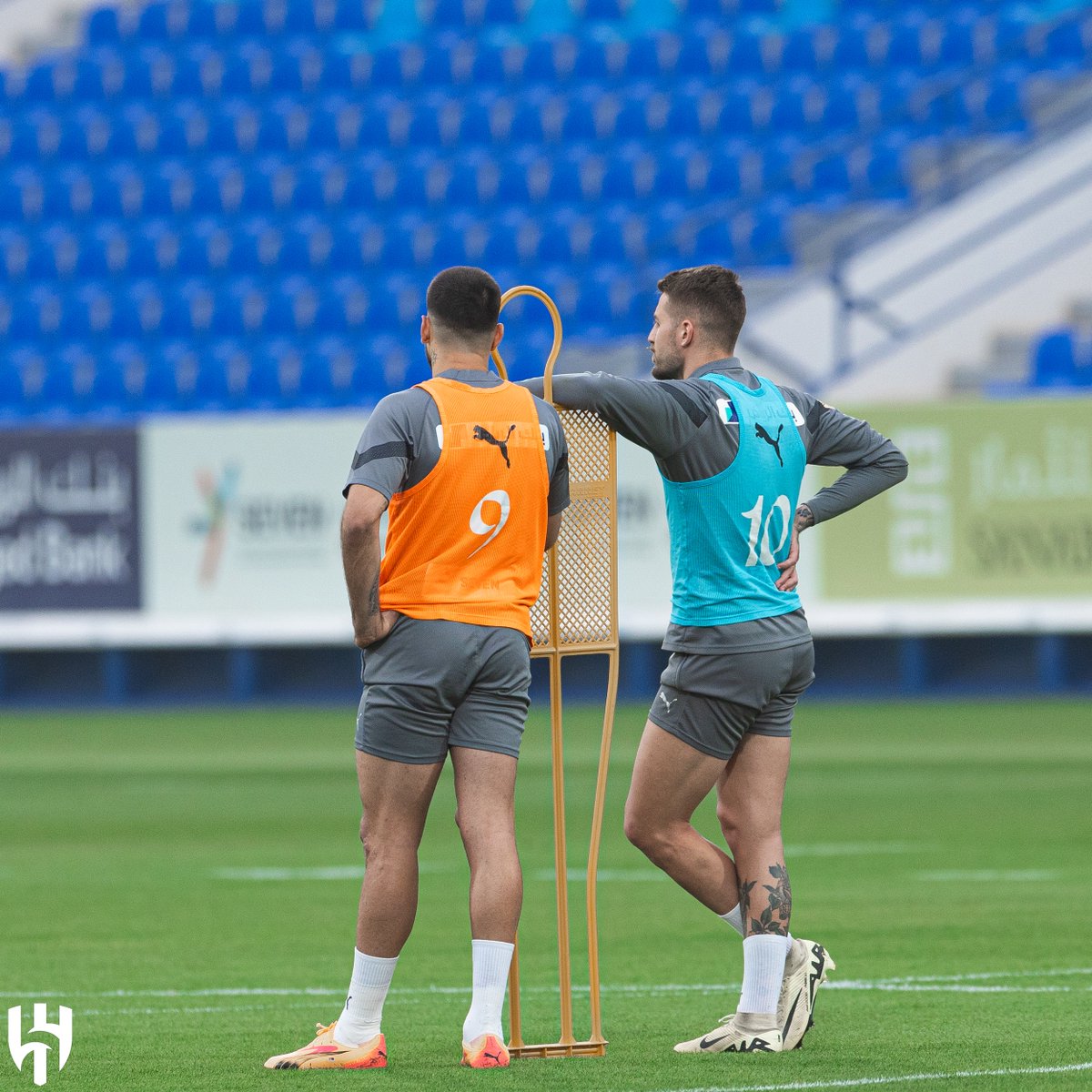 Savi is free, and back into the group training 🤝🏻💙