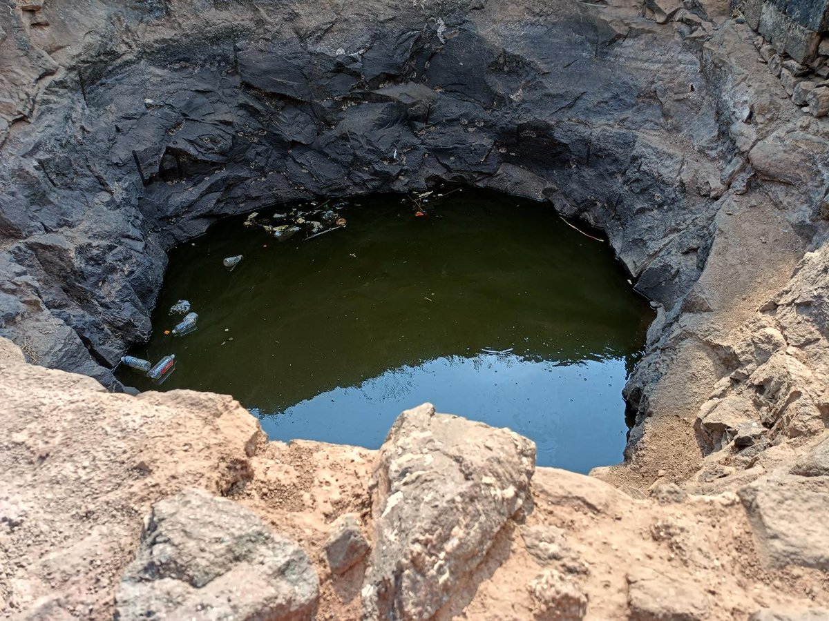 This is 'the quality of water' near origin of the river Godavari ( aka dakshin Ganga) at Brahmagiri( 4248 ft. above sea level), Trimbakeshwar.

Join live Gita sessions and community with Acharya Prashant-
app.acharyaprashant.org/?id=8-752bc8e7…