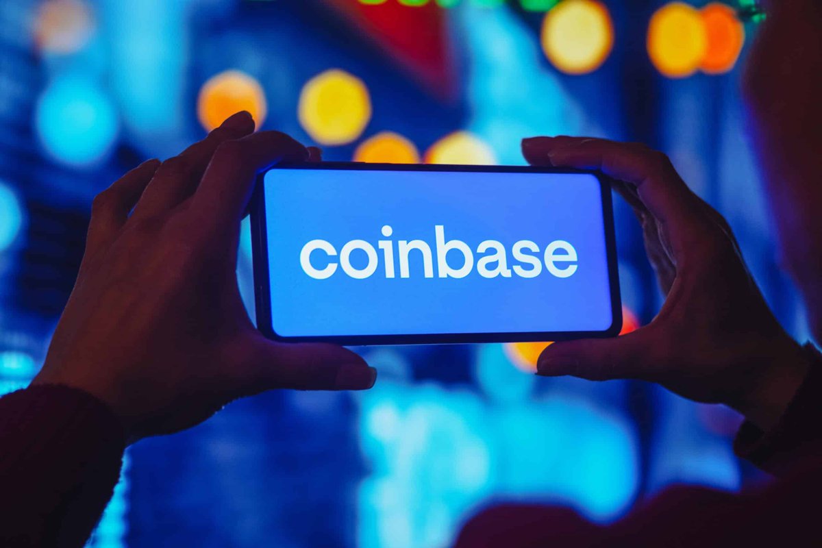 What Base’s Rapidly Growing Revenue and Usage Means for Coinbase Stock 📊 @Coinbase’s layer 2 blockchain Base has been rapidly growing its revenues and usage, but is it enough yet to impact the crypto exchange’s stock? $COIN By @DilinShiva 🗞️ Read more: unchainedcrypto.com/what-bases-rap…