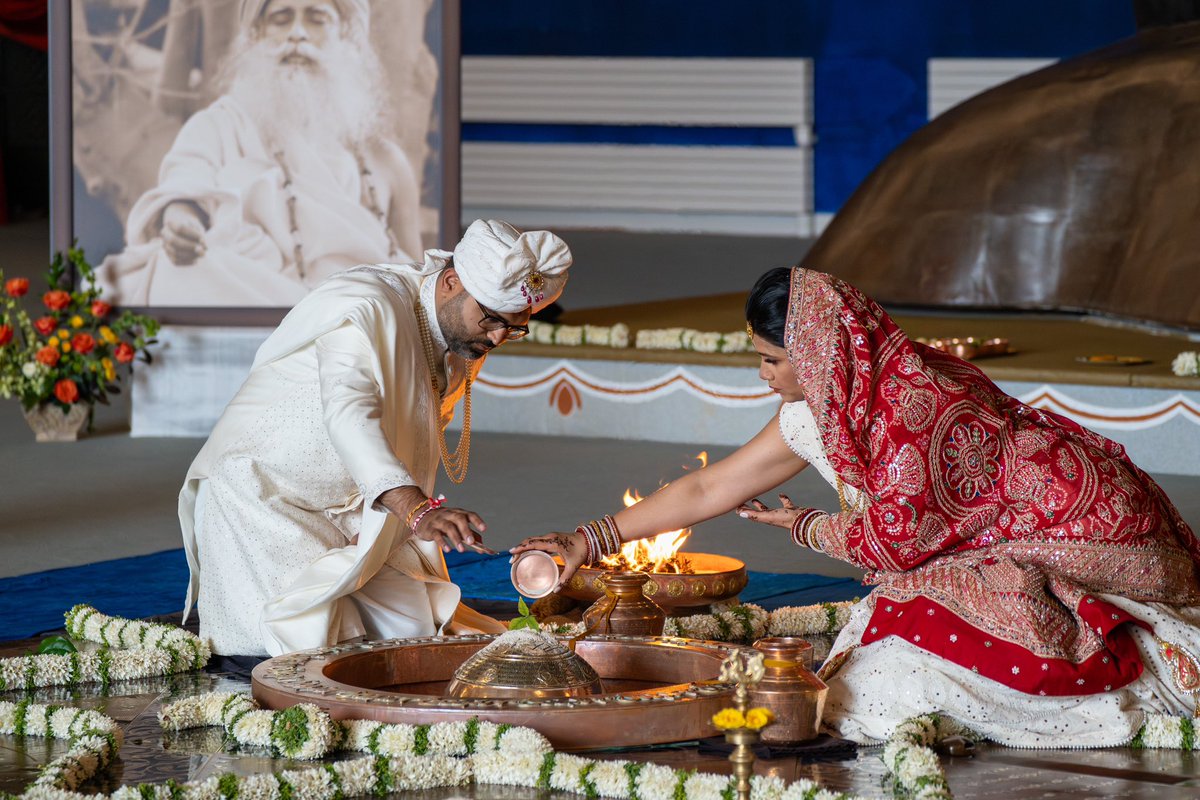 Introducing Vivaha – an unparalleled opportunity to get married in the presence of Adiyogi at the Isha Institute of Inner-sciences. Vivaha is the ancient Yogic process of consecrating a marriage and making it a possibility for both partners to make this sacred union into a