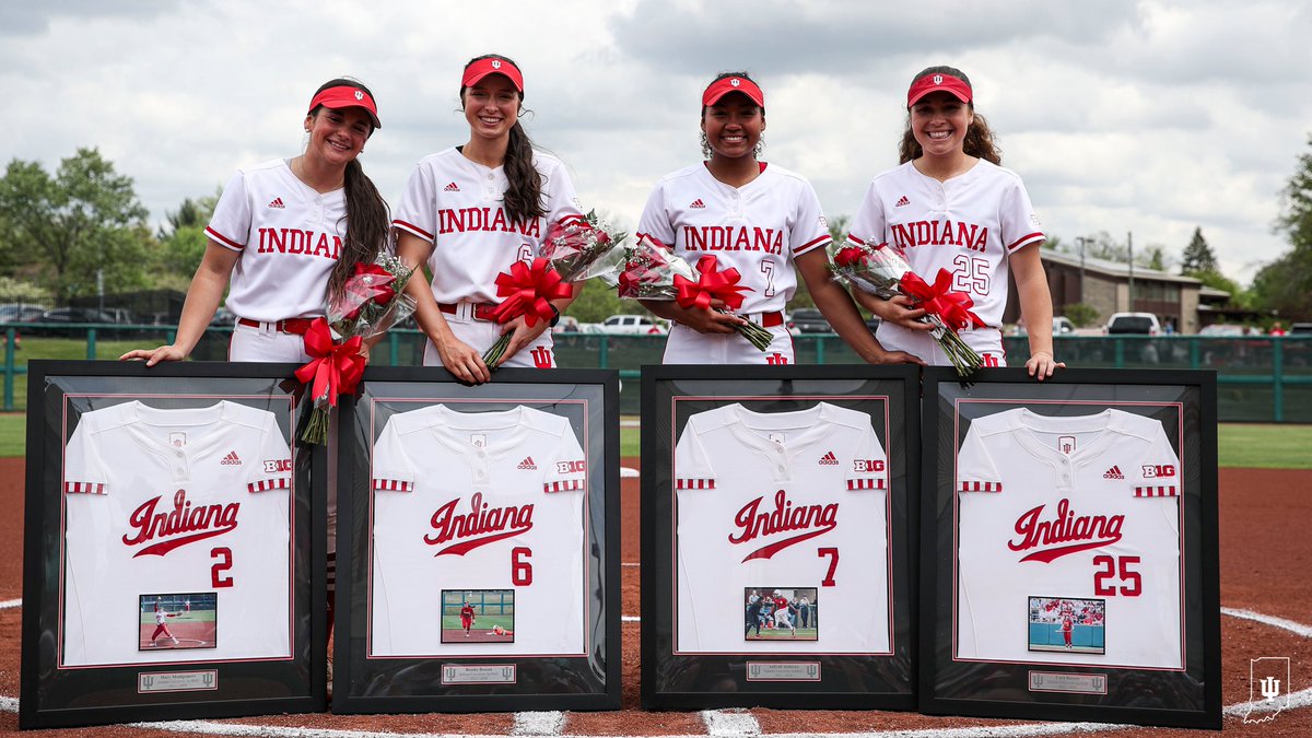 One more time for our seniors! ⚪️🔴