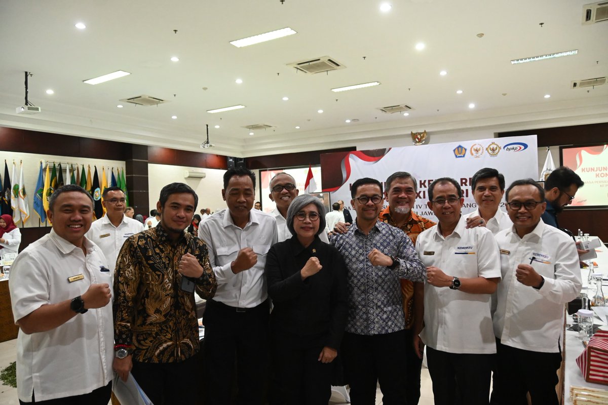 Komisi XI DPR RI menggelar pertemuan dengan perwakilan Kementerian Keuangan, BPK Kanwil Jawa Timur, dan Badan Pengawas Keuangan dan Pembangunan (BPKP), di Kantor Perwakilan Badan Pemeriksa Keuangan (BPK) Kanwil Jawa Timur, Senin (29/4/2024). #KunkerDPR