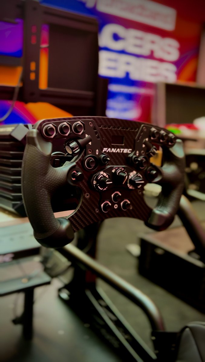 🏎 We zoomed through an exhilarating weekend at the Bullring in Birmingham with Sky Broadband and Guild joining forces to empower women in gaming! 🙋‍♀️🎮 #SkyBroadband #GuildEsports #WomenInEsports #RacersEseries #esports #simracing #f1acadamy