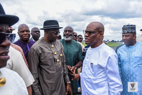 Wike and Magnus Abe, flying in the same plane, driving in the same car on the streets of Port Harcourt and attending the same event for the first time in years. 

On the same flight to attend the same event was Chief Hon Victor Tombari Giadom, APC Deputy National Chairman