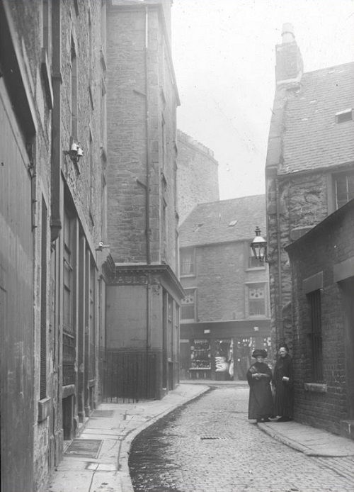 Photograph of Long Wynd looking towards the Overgate. Probably dates from the 1900s or 1910s. Today we would be looking at the Marketgait Lidl. Ref: TC/EH/Ph2/50 #Dundee #Archives