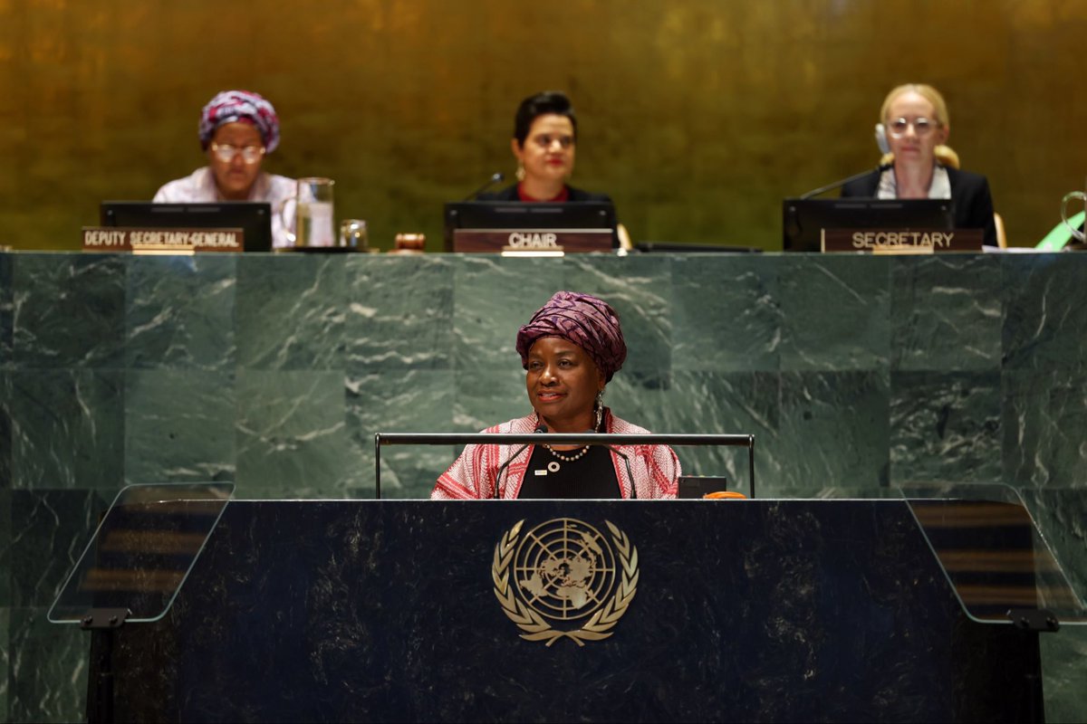 What an iconic @UN moment and photo at the start of #CPD57 #ICPD! Women in leadership, at the table, chairing sessions, and at the podium speaking truth to power. 🎙️ 🔊 More: unf.pa/57s @AminaJMohammed @nespinoza72 @Atayeshe….