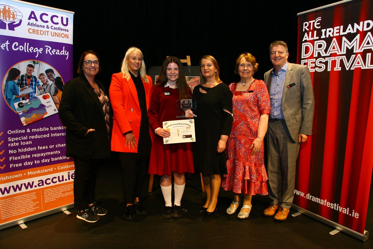 Congratulations to Amelia O'Donnell from Loreto College, St Stephen's Green, Dublin, who won the RTÉ All Ireland Drama Festival Schools Playwright Competition 2024 with her play 'Gan Didean' 🎉 See the full report on News2Day tomorrow @RTE2 and @RTEplayer rte.ie/player/