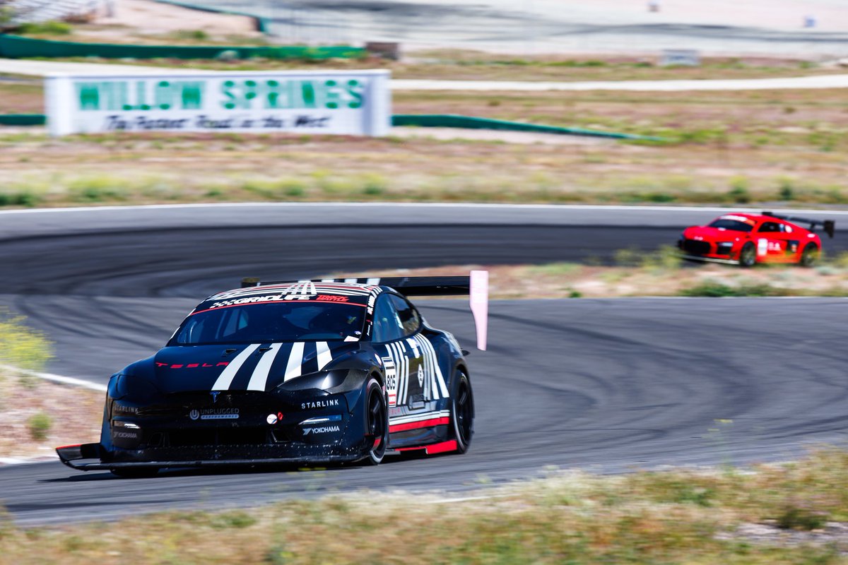 A mass produced Tesla family sedan was our starting point. They said it’ll only go fast in a straight line. Dark Helmet again proved to be the fastest time attack car period. Team UP Tesla won Unlimited class & set a course record for Gridlife at Willow Springs. @FromWhereICHG🥇