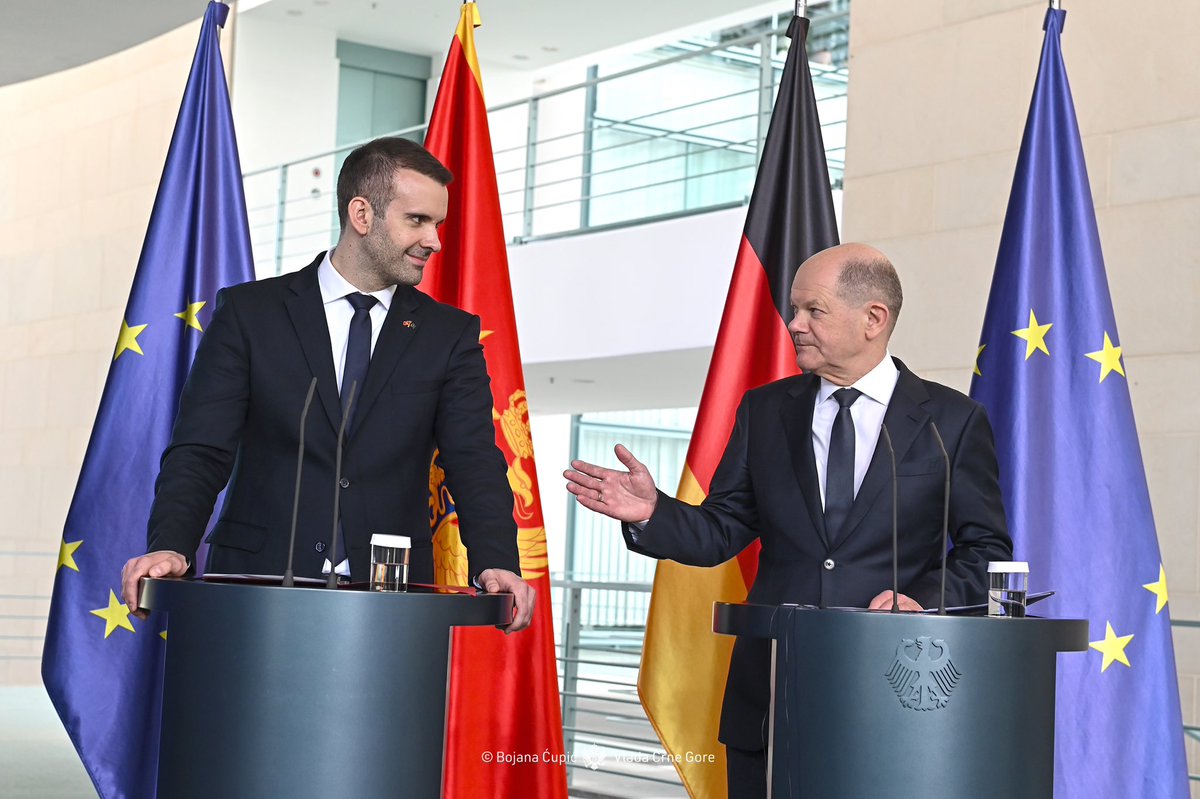 Crna Gora ima sad i zvanično punu podršku Njemačke 🇩🇪 i kancelara Olafa Šolca da postanemo 28. članica EU do 2028. godine 🇲🇪🇪🇺 Prepoznati su naši rezultati u nevjerovatno kratkom periodu, vladavina prava će privući investicije iz Njemačke. Crna Gora vodi principijelnu regionalnu