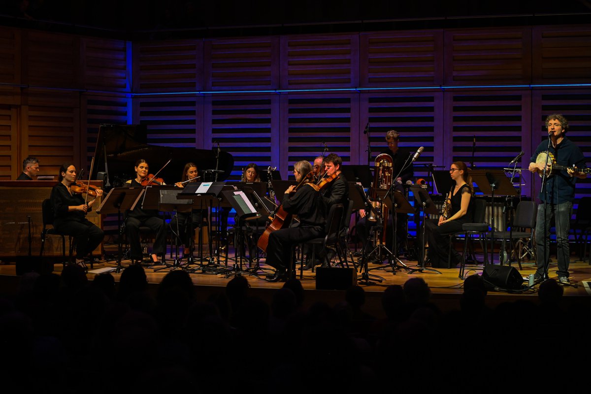 ⭐️⭐️⭐️⭐️‘grisly murder ballads, beautifully played’ @guardian Saturday night with @samamidon, @RobynStapleton and @nicomuhly. A gorgeous (and sometimes gruesome!) exploration into folk tunes of Scotland and America at @KingsPlace. 📷 Monika S. Jakubowska