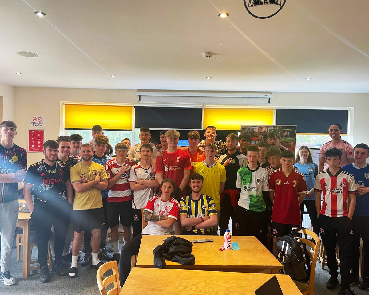 Plenty of variety from our Foundation staff and College students for #FootballShirtFriday last week! 👕👚 If you'd like to help us tackle bowel cancer in aid of @BobbyMooreFund, tap the link below 👇 cancerresearchuk.org/get-involved/b…