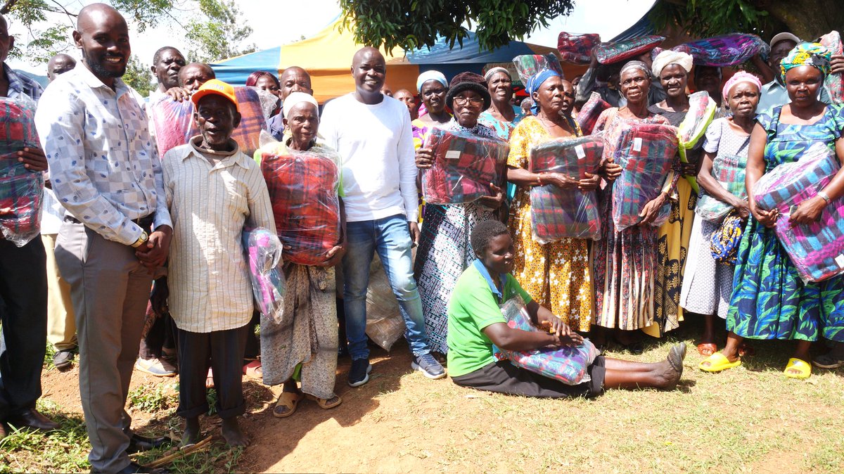 In my quest for our people's economic and social empowerment and self-reliance, my office through the @NGAAF_KE Busia County Coordinator @duncanmusingo issued Grant cheques to Self Help Groups and blankets to the elderly in Funyula constituency.