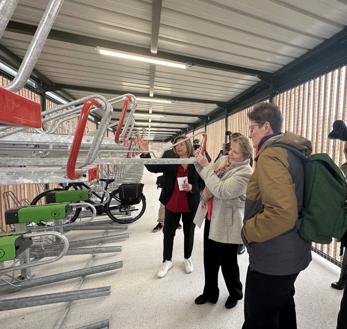 Votre parking vélo sécurisé est opérationnel ! Dès aujourd’hui, garez votre vélo et récupérez-le quand vous le souhaitez à la sortie de la station Bagneux - Lucie Aubrac 🚴‍♀️