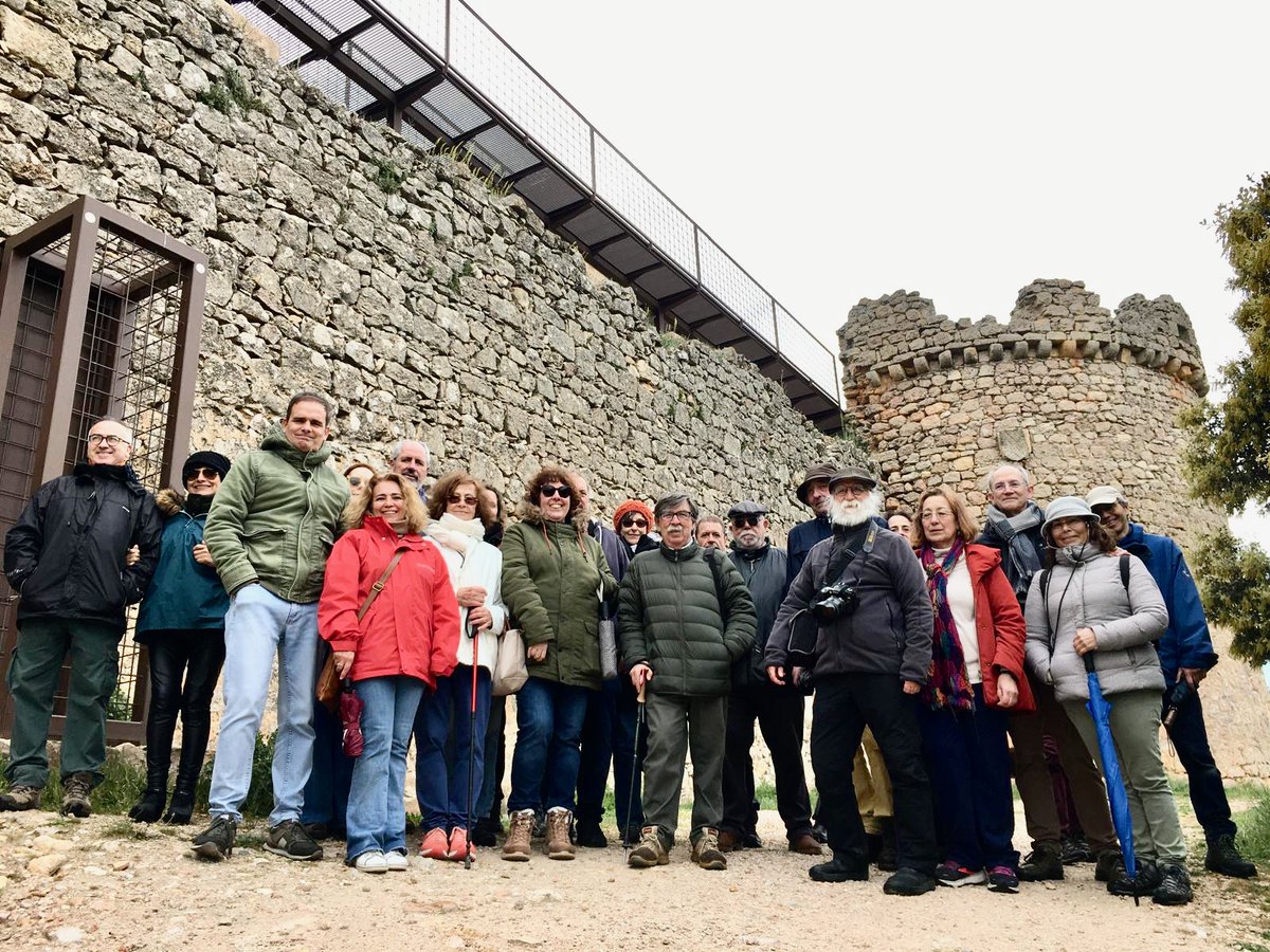 El sábado pasado fue un día muy especial para nosotros. Recibimos en el @castillo_de_almenara a un grupo de amigos de @hispanianostra_ y tras el aperitivo y la comida en @puebladealmenara, también visitamos la almazara de @aceites_almenara.