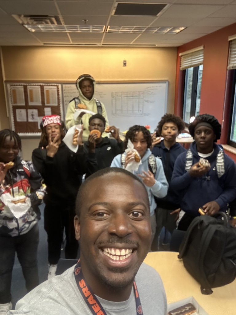 Donuts with Mr. Jones! #blackboyjoy #blackmenteach ✊🏿💯