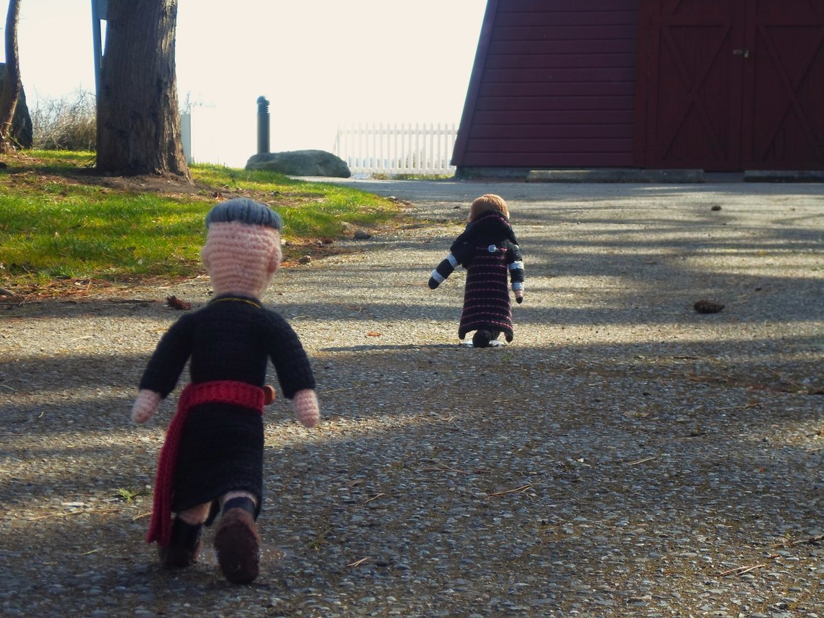 Bruciare & Vinsher run towards the fire bell tower @RedsKnitDolls, but is anyone there? Was Bruciare hearing things as Vinsher thought, or....
Our thanks to Funko-pop for the big reveal in Pic 2. I guess I let the answer slip😂
#TURNamc #HaloTheSeries #PinocchioMovie