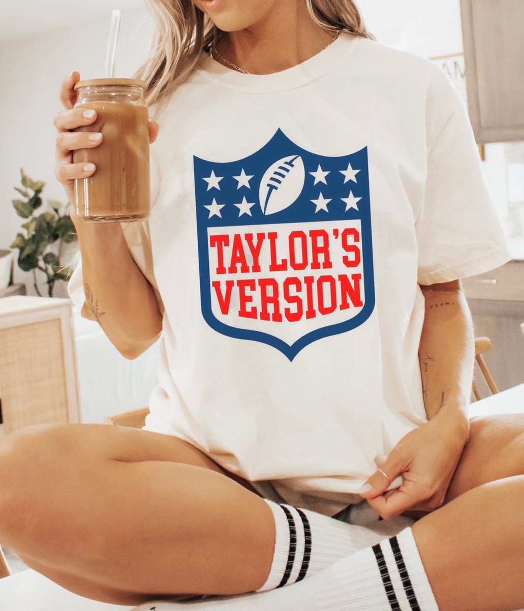 SpiritStoreUSA's tweet photo. Taylor's Version Now Available at https://t.co/bzmaCDH3b7

#TaylorSwiftTheErasTour #Swiftie #NFLDraft2024 https://t.co/UnG5Tipmdq