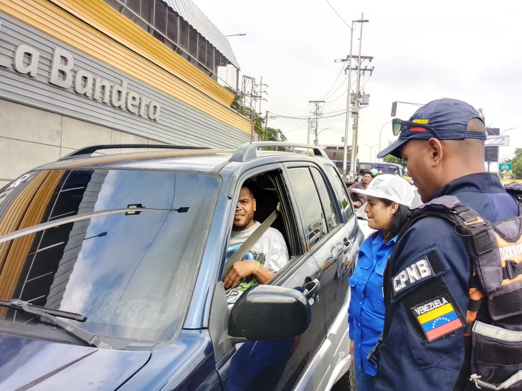 I.N.T.T (@inttcontigo) on Twitter photo #29Abr| Con el fin de crear conciencia vial, el #INTTMinDefensa y <a href="/PNBVzla/">Cuerpo de Policía Nacional Bolivariana.</a> desde el terminal La Bandera, dieron charlas del buen uso del cinturón de seguridad y casco protector.
#VenezuelaPaísDeEsfuerzoPropio #29Abr| Con el fin de crear conciencia vial, el #INTTMinDefensa y <a href="/PNBVzla/">Cuerpo de Policía Nacional Bolivariana.</a> desde el terminal La Bandera, dieron charlas del buen uso del cinturón de seguridad y casco protector.
#VenezuelaPaísDeEsfuerzoPropio