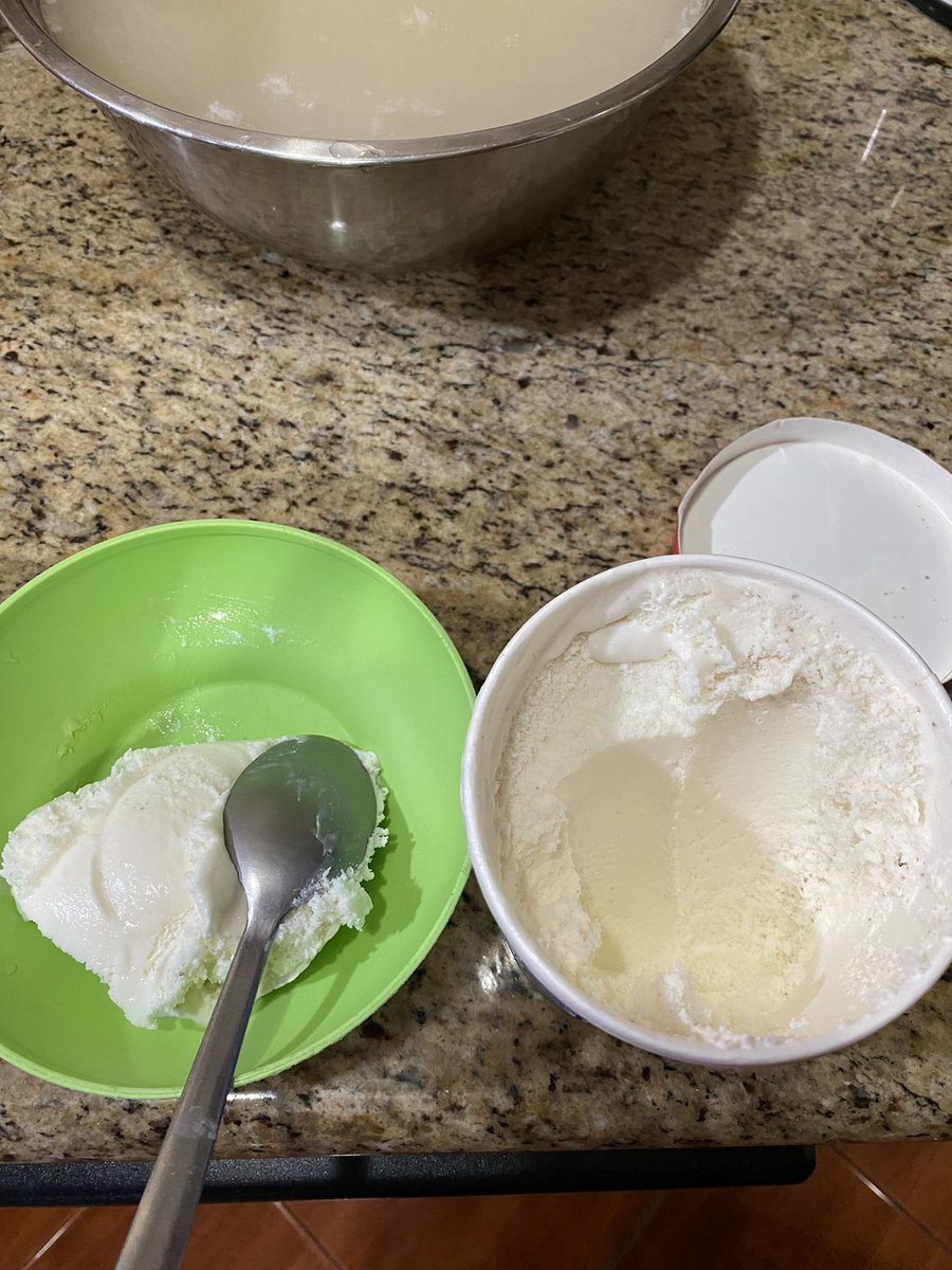 Compré un helado de oreo en <a href="/Farmatodo/">Farmatodo</a> acá en puerto Ordaz  <a href="/HeladosTioRico/">Helados Tio Rico</a> y me siento decepcionado y estafado. Puro mantecado, CERO oreo. Tan caro que es el helado, me quede con el antojo, para eso compraba un mantecado y un paquete de oreo. A quien le reclamo 🤷🏻‍♂️Adjunto pruebas