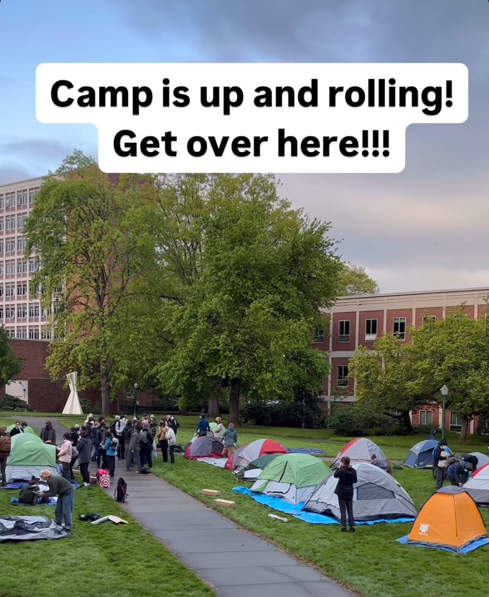 The University of Oregon has a Gaza solidarity encampment! 👏🏼 (Photo from the UO SJP Instagram)