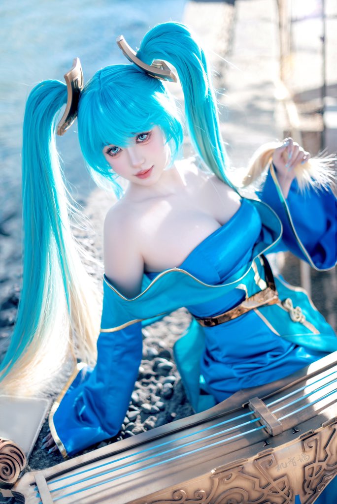 Sona Buvelle 
Maven of the Strings
#LoL #sona