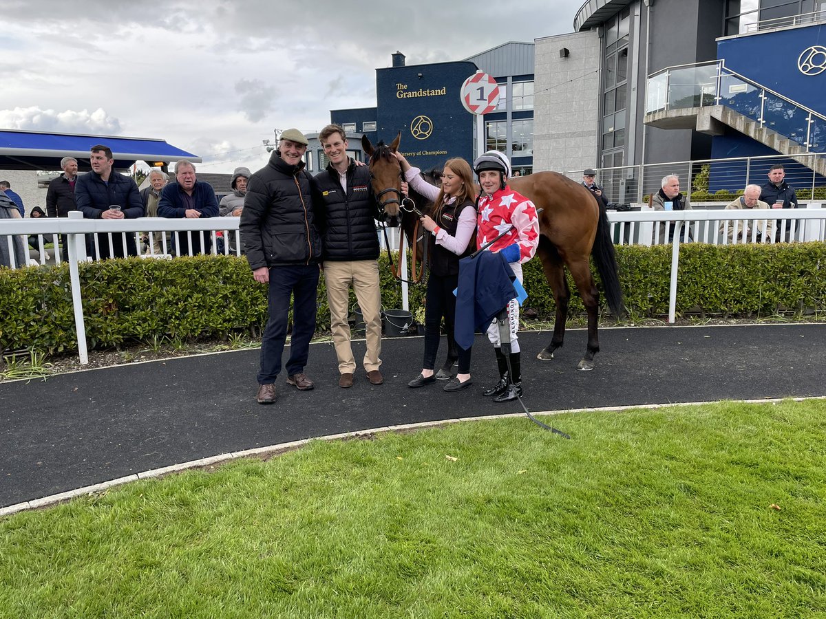 Off the mark ✅ Tai Tam Bay takes the Book Your Summer Season BBQ Packages At Naas Racecourse Handicap under @chrishayes24 for team @HartyRacing 👏