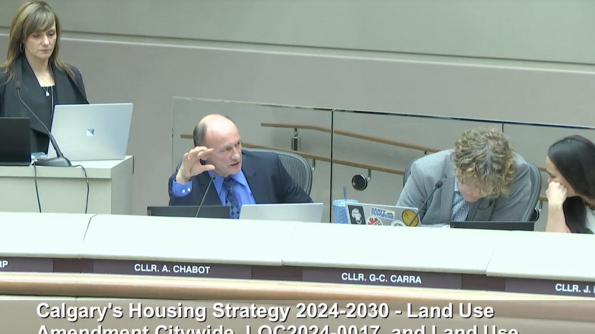 #yyccc ... We Are Watching!

Carra, Mian...

Once again cannot be respectful in putting full attention on speaker answering questions during public presentation.

Instead....