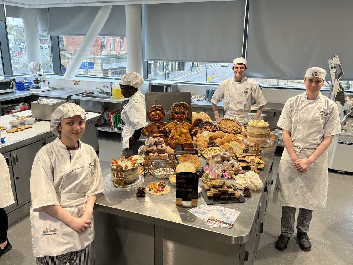 Lovely to see our Bakery students helping out tonight and look at those amazing cakes! 🍰🧁 #ICanBe