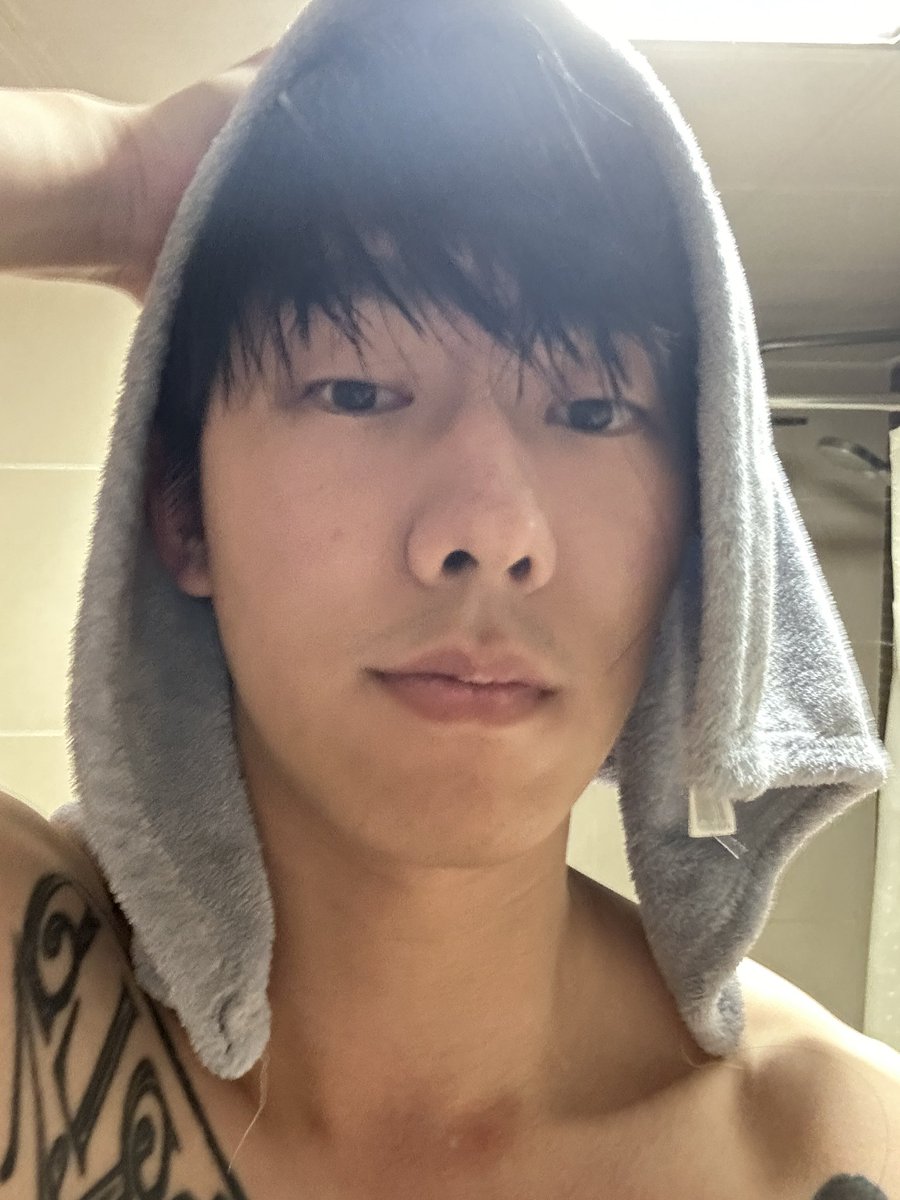 Arthur_Chu_'s tweet photo. 好饿好饿(¯﹃¯)谁能让我咬一口 https://t.co/g393oinN6z