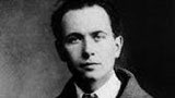 🌿Blond comme l’hystérie, blond comme le ciel, blond comme la fatigue, blond comme le baiser. Sur la palette des blondeurs, je mettrai l’élégance des automobiles, les perplexités de l’attente, les ravages des frôlements… Louis Aragon / Le paysan de Paris