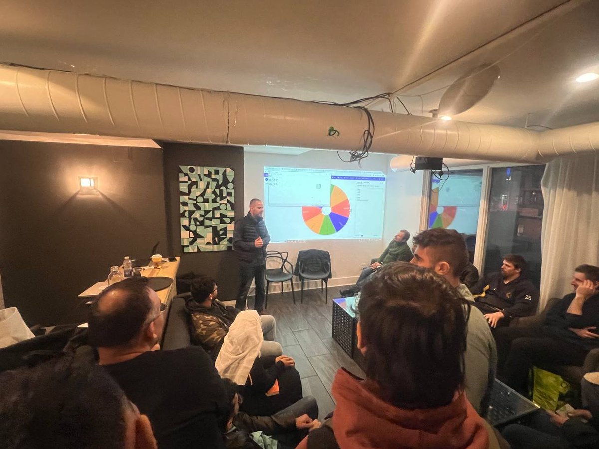 2/ Our co-founder, <a href="/AdoubleZI/">Samir Azizi</a>, kicked off the event with an exciting introduction, followed by a deep dive analysis through a presentation on Bitcoin Cash by Hamza from <a href="/Coins4Clothes/">Coins 4 Clothes</a>.