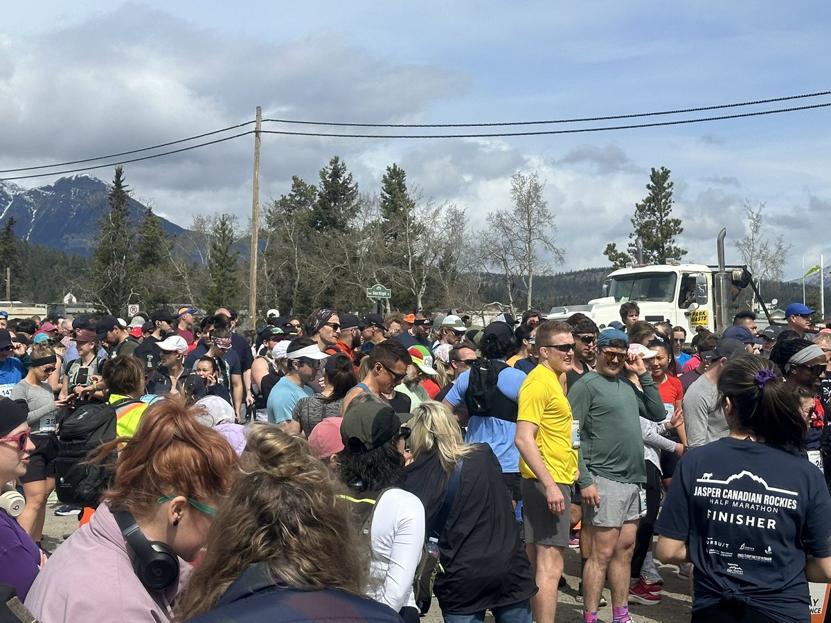 What a weekend!! 1400 participants signed up for the 7th annual #JasperHalfMarathon! Amazing community, sponsors & volunteers helped make it an exceptional race day! TY💚
#runjasper #jasperthebear @TourismJasper @jasper_half @JasperBrewing @PursuitBanff @MultisportsCan #Jasper