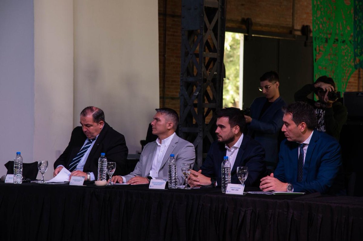 mmcastrook's tweet image. En #Rosario participando del primer Encuentro Federal de Ciudades Capitales y Alternas. 
Junto a intendentes de todo el país exponemos nuestra agenda en común al ministro del Interior de la Nación @GAFrancosOk