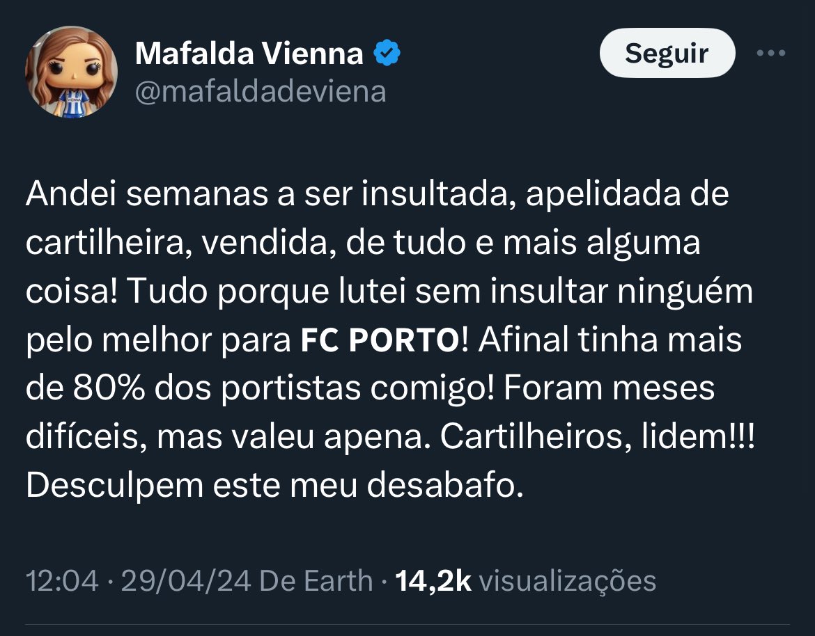 O Tiago Lacerda é uma jóia de moço!

Diz ele, com toda a lata do mundo, que lutou “sem insultar ninguém”, esquecendo-se que foi dos maiores incendiários durante todo o período de campanha. 
Foi dos pioneiros a perseguir, insultar, achincalhar e menosprezar portistas, direção e