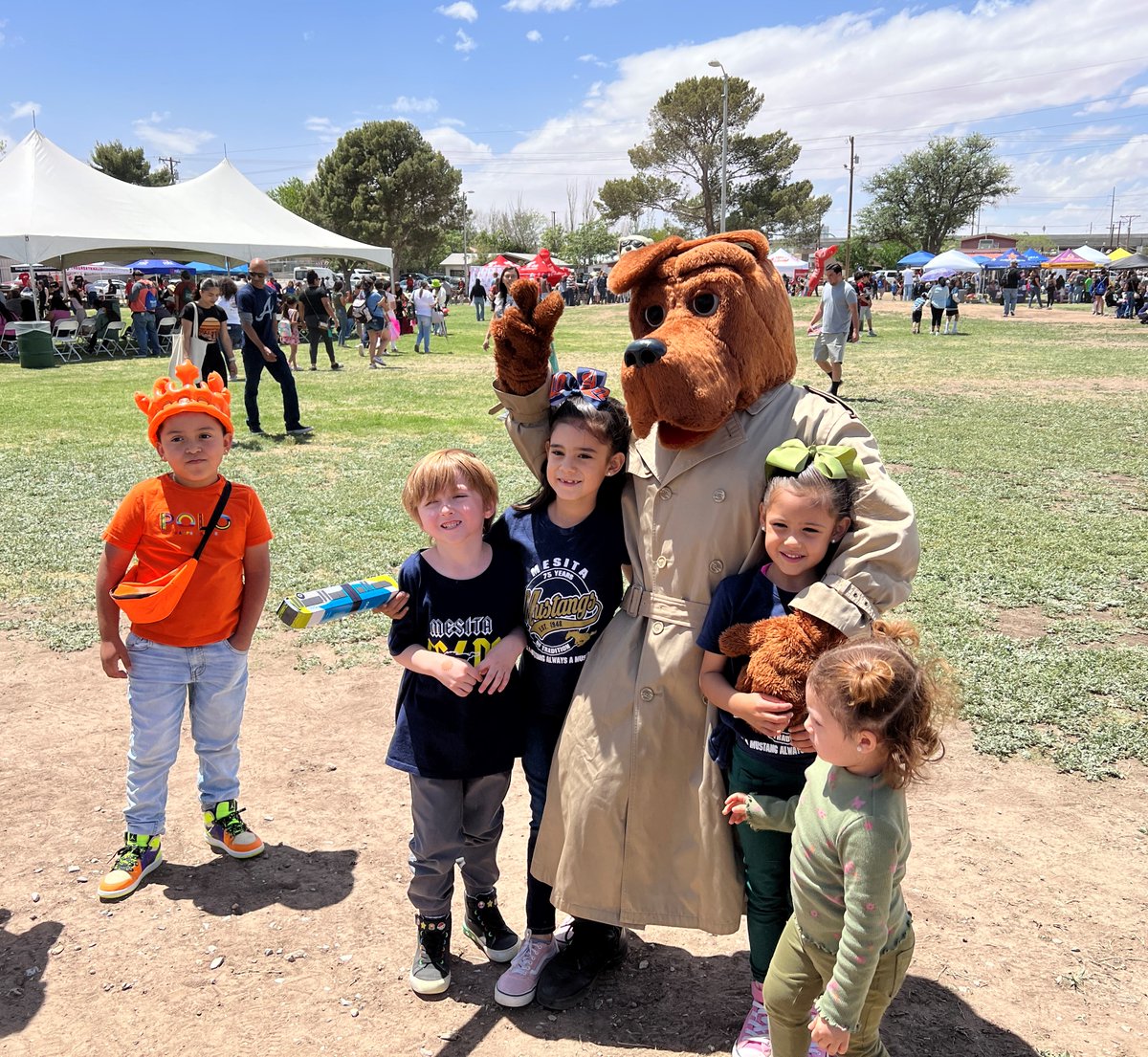 What a great weekend it was! EPPD participated in the Dia De Los Niños Dia De Los Libros event on Saturday where police officers and cadets met with children and people in the community. McGruff and EPFD Sparky also took many photos and interacted with the kiddos and families!