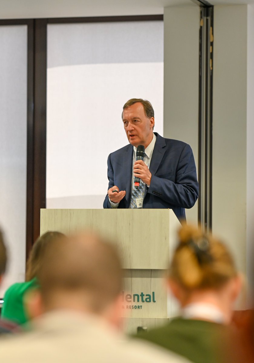 IT4Innovations's tweet image. The @eINFRA_CZ conference kicked off today in Prague, uniting Czech e-infrastructure users. Key speakers from across Europe discussed the latest services from IT4Innovations, @CESNET_cz, and CERIT-SC. Stay tuned for more tomorrow! 
🔗 e-infra.cz/en/e-infra-cz-…

#togetherforscience