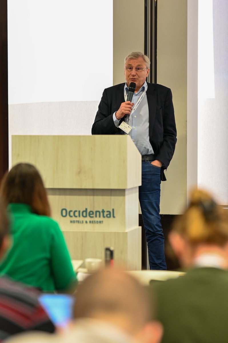 IT4Innovations's tweet image. The @eINFRA_CZ conference kicked off today in Prague, uniting Czech e-infrastructure users. Key speakers from across Europe discussed the latest services from IT4Innovations, @CESNET_cz, and CERIT-SC. Stay tuned for more tomorrow! 
🔗 e-infra.cz/en/e-infra-cz-…

#togetherforscience