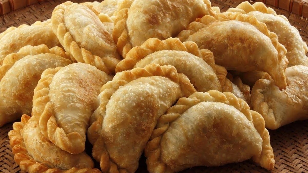 #EmpanadasEnRosario 🥟 🥟 Índice #Empanadas para el 1ro de Mayo (x docena) 💰 $5000 Rueda 3500 💰 $6000 Laprida 3900 💰 $6000 Lagos 5300 💰 $6500 #DulceTentación 💰 $6500 #FabricaDeArmas 💰 $7000 #Chelos 💰 $7200 #Buddys 💰 $8000 #LaVigil 💰 $10000 #Ohana Otras opciones?