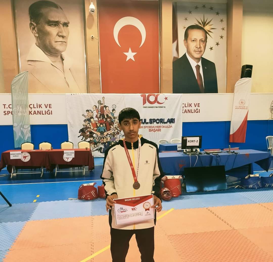 📍Nevşehir 📌 @gsbokulsporlari 2023-2024 yılı faaliyet programında yer alan ve Nevşehir'de yapılan Okul Sporları Yıldızlar Türkiye Taekwondo Şampiyonasında Mersinli Sporcularımız Aybüke Beybolat ve Muhammed Ali Tekin Türkiye 🥉 olma başarısı gösterdi. @oa_bak @gencliksporbak