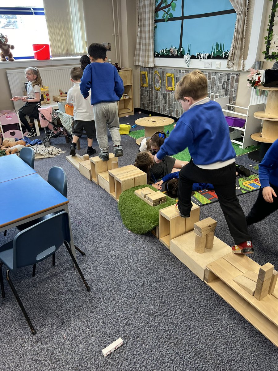 Wow! How creative are Primary 1! 🤩We build an obstacle course today - and had people on hand to make sure it was safe! 🦺Some great teamwork and communication. 💪🏼 @PlayScotland