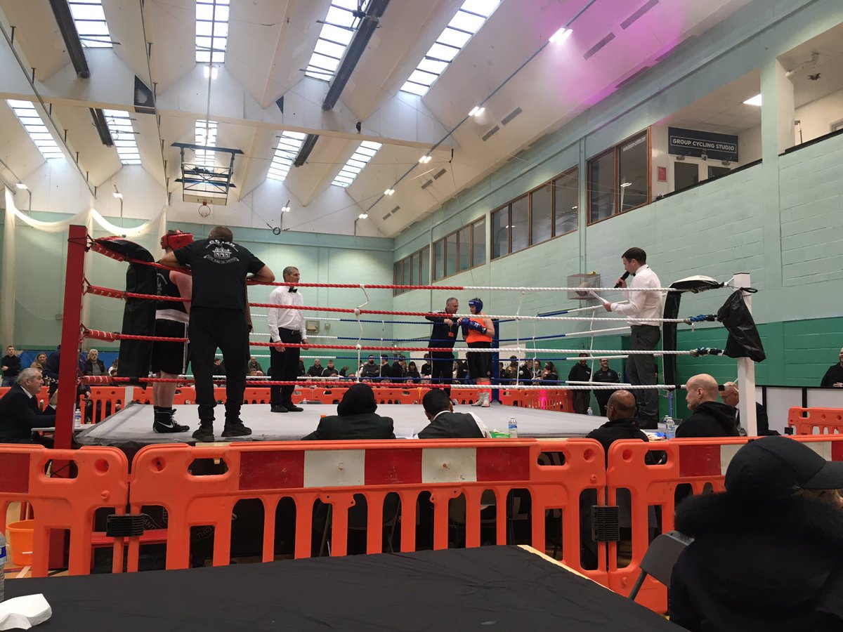 Great attendance at @ThetfordTownBC spring show Pleased to meet pro boxer @ronireadean and Simona Zavieka who was runner up in the recent National Amateur Championships. Boxers from across East Anglia in attendance. Well done to all involved.