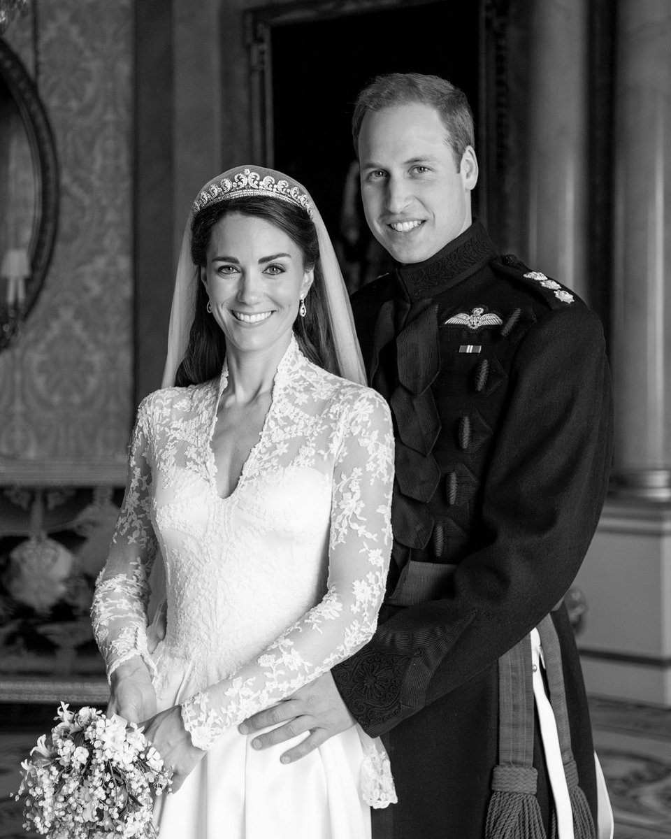The Prince And #PrincessOfWales Have Shared A Never-Before-Seen Wedding Picture On Their 13th Wedding Anniversary. trib.al/kA3S4Ot