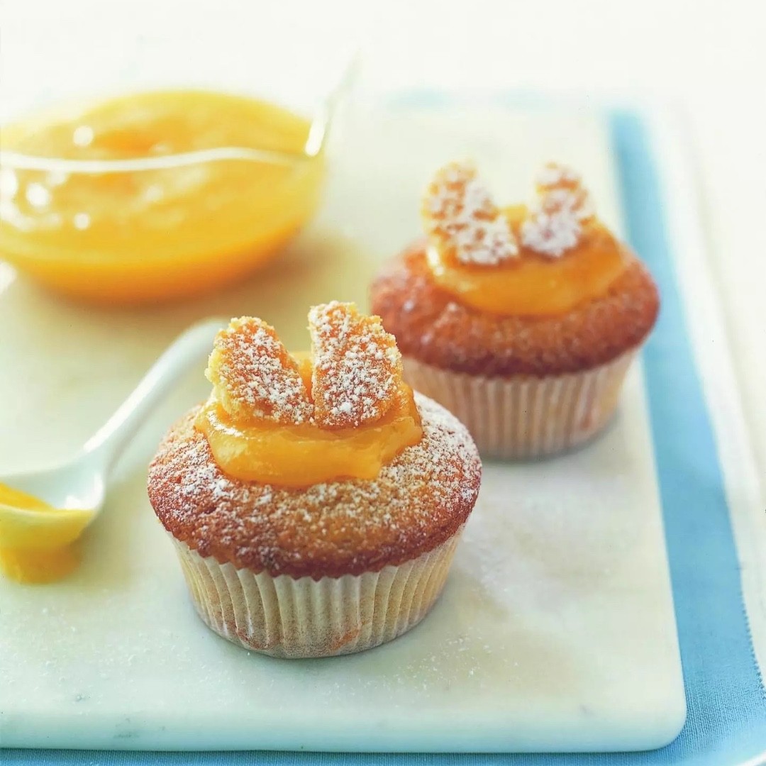 Our Cake of the Week - Lemon Curd Butterfly Cakes. Dainty and lemony, Delia's butterfly cakes are easy to make: ow.ly/Ekgq50Rr2oC #baking #cakes #afternoontea #butterflycakes #lemoncurd #easycakes #cakerecipes #coffeeandcake