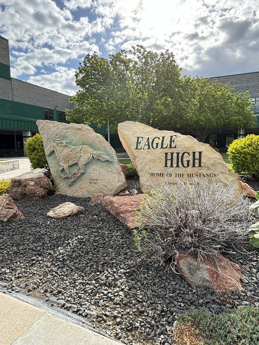 Really enjoyed visiting with Coach Cluphf @clutchjames and some of his players at Eagle HS. Excited for a big season from the Mustangs! @EagleMustangs @MonTechFootball