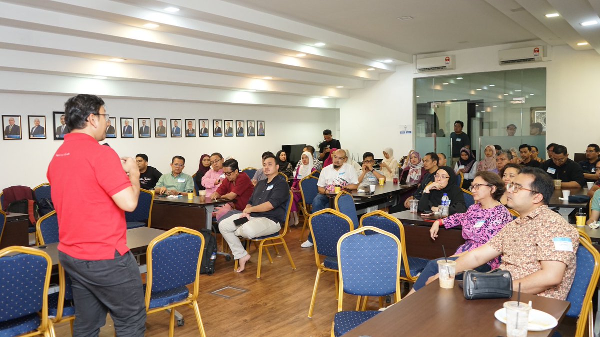 It was a fun open house hosted by Amanz x NEF. Makan2, catching up with friends, listening to ‘godam sahur’ projects. Also took the opportunity to share about our product, launching in H2. Photo credit NEF.